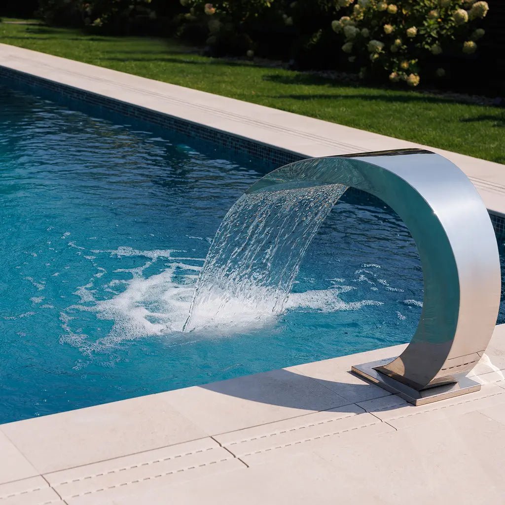 מפלים ומזרקות - ריף בריכות שחייה